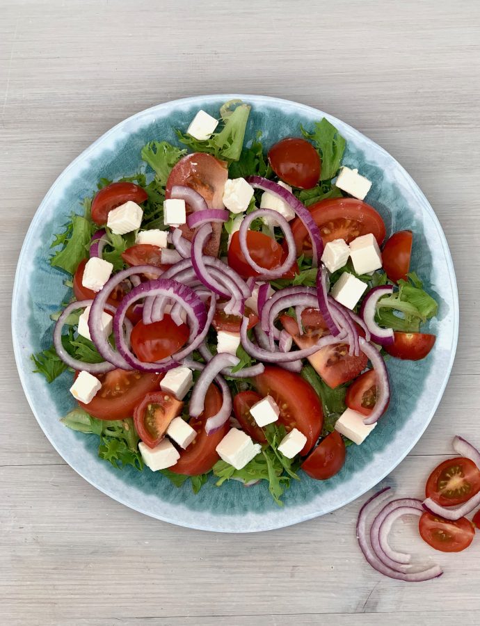 Simpel tomatsalat med fetaost