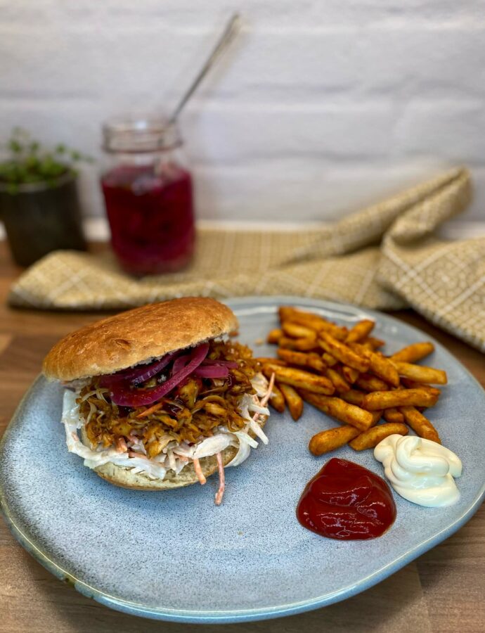 Pulled Jackfruit med søde-kartoffelfritter